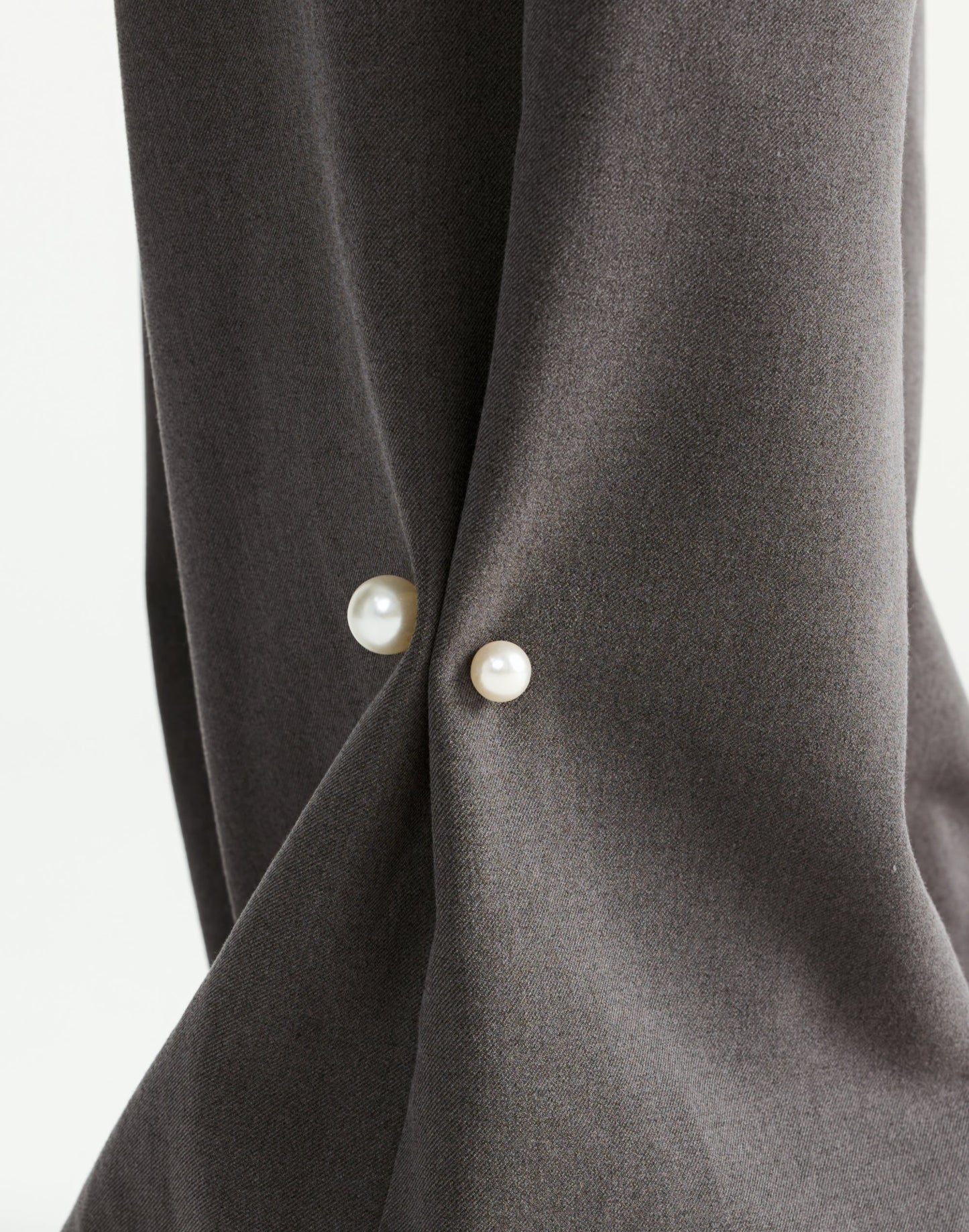 Estelle Brooch (Gold/Pearl)