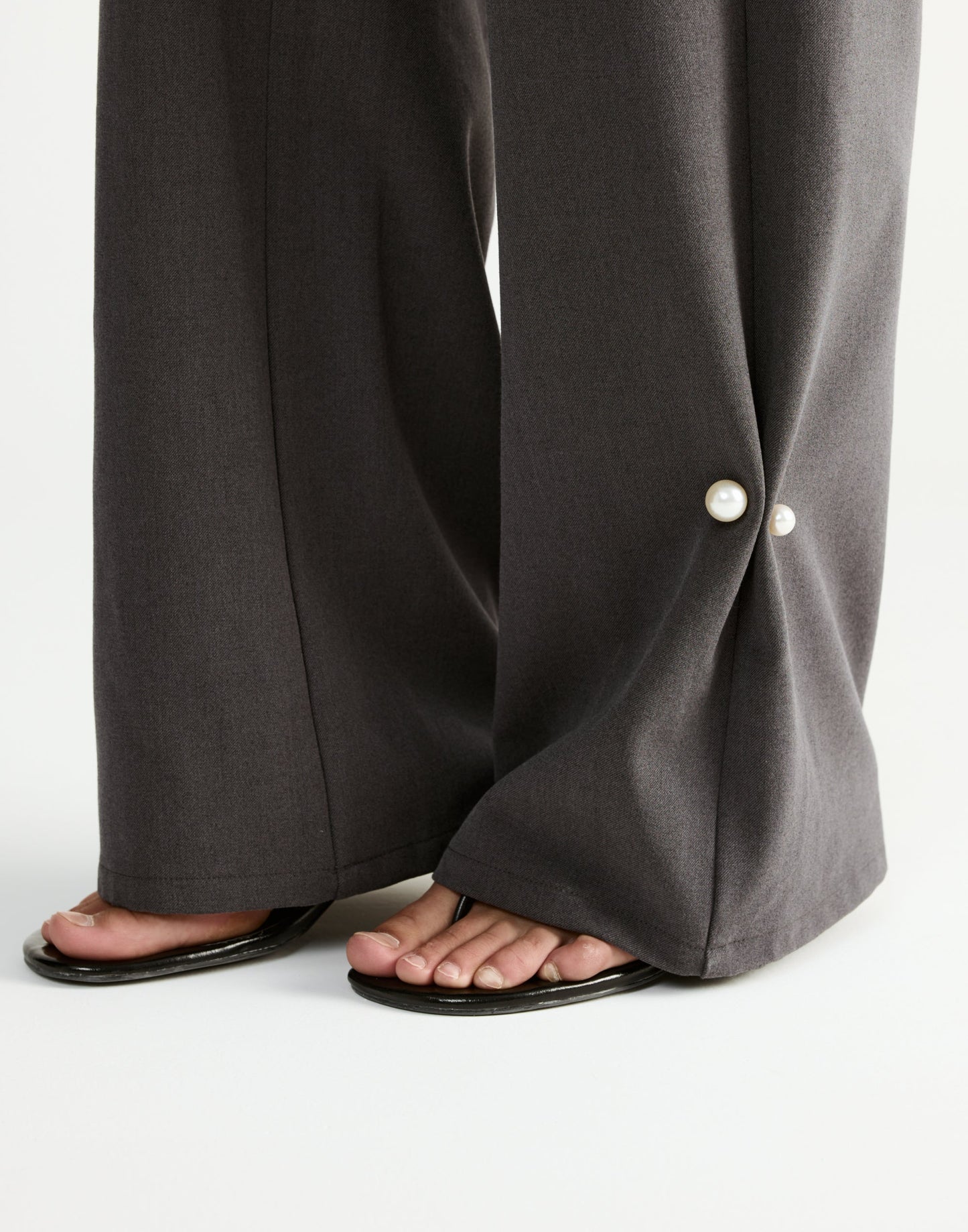 Estelle Brooch (Gold/Pearl)