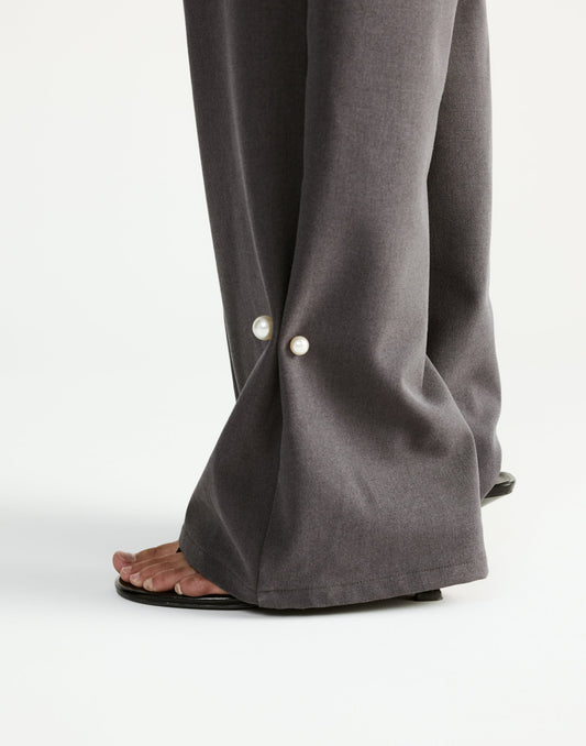 Estelle Brooch (Gold/Pearl)